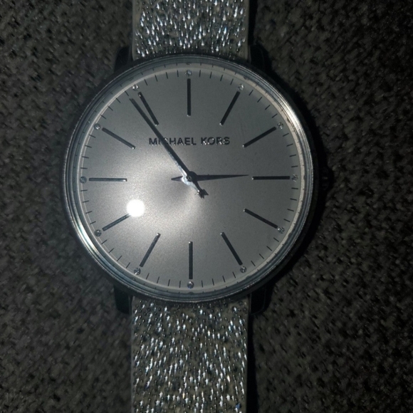 Michael Kors MK Glitter Women's Watch Silver - Picture 3 of 5